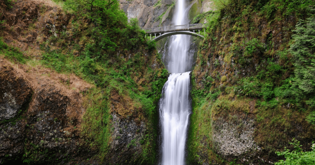 Portland-to-Glacier-National-Park-Road-Trip-Multnomah-Falls