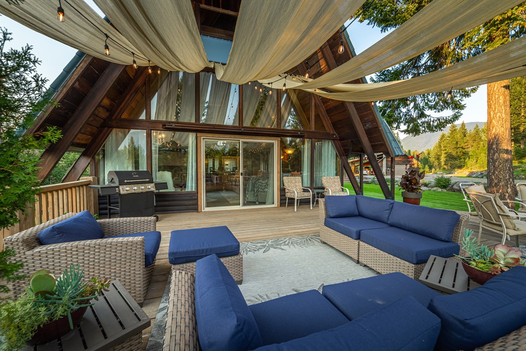 Hebron House patio - vacation rentals west glacier montana