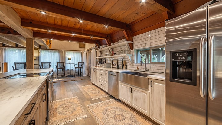 vacation rentals west glacier montana - hebron house kitchen view