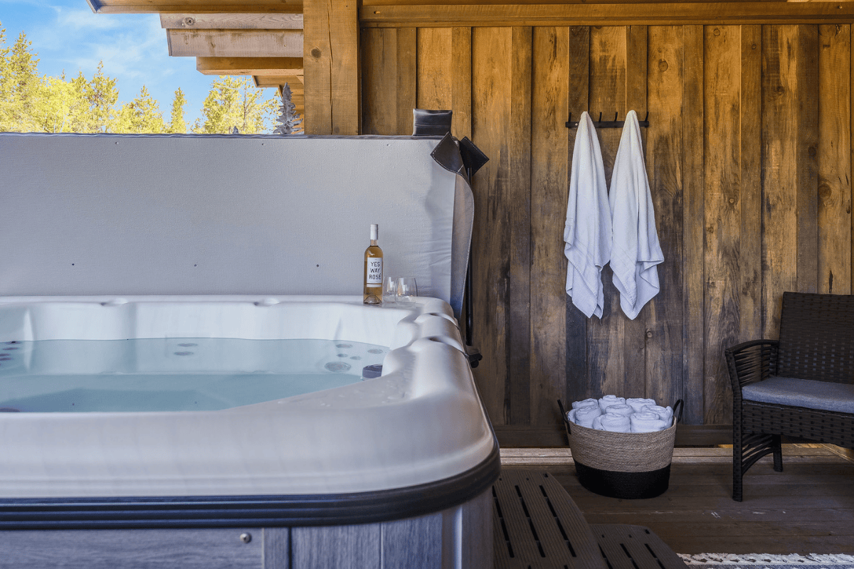 Fortress Condos hot tub - Where to stay near Glacier National Park